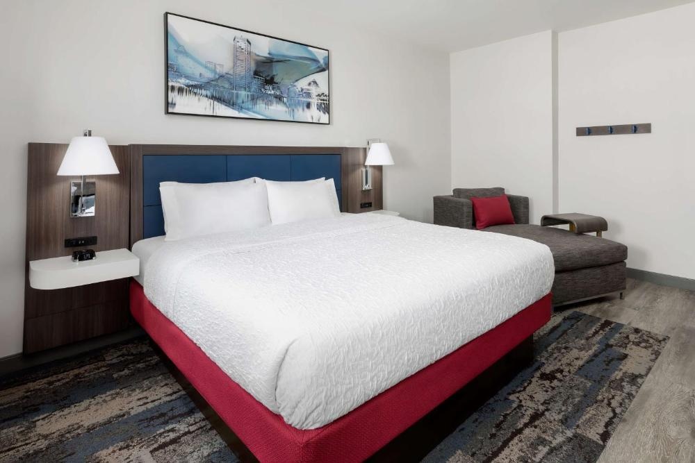 Hampton Inn & Suites Baltimore Inner Harbor Image 11
