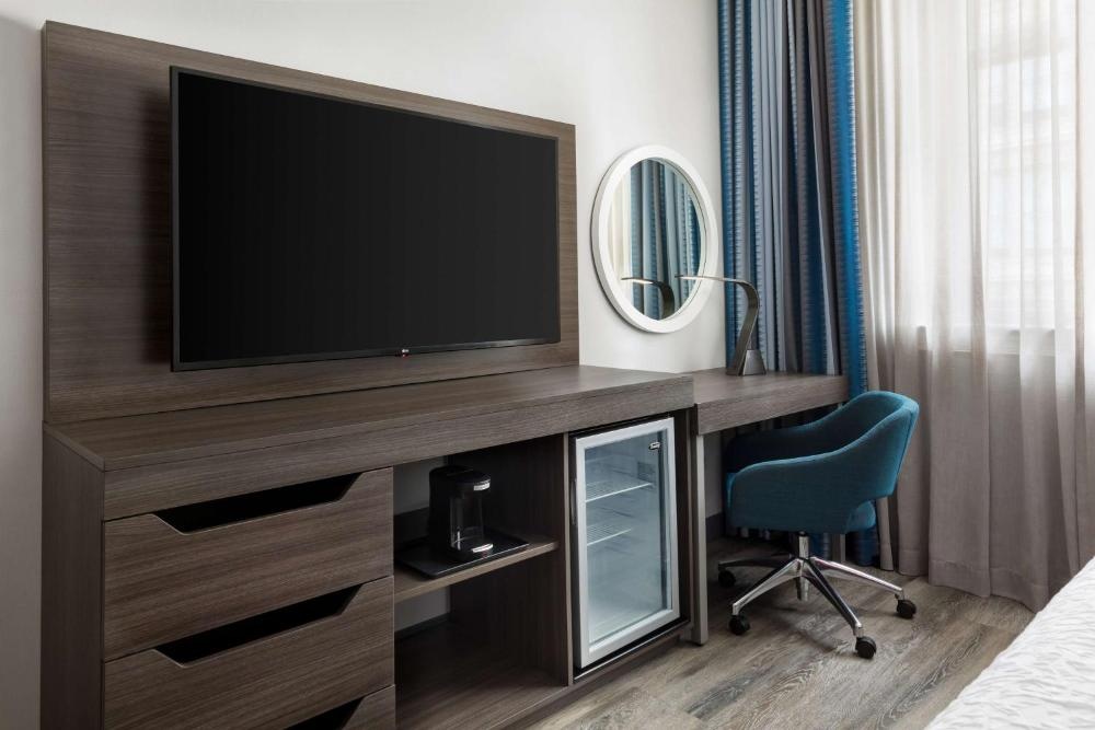 Hampton Inn & Suites Baltimore Inner Harbor Image 13