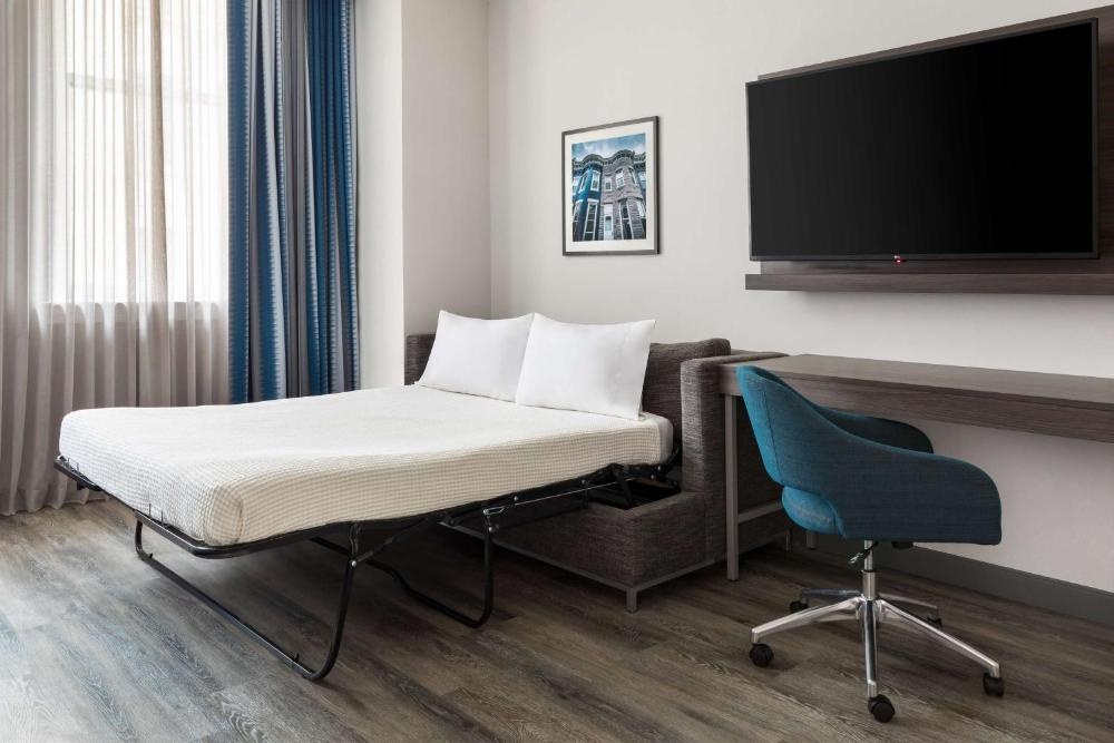 Hampton Inn & Suites Baltimore Inner Harbor Image 17