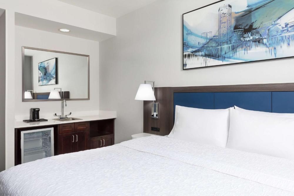 Hampton Inn & Suites Baltimore Inner Harbor Image 20