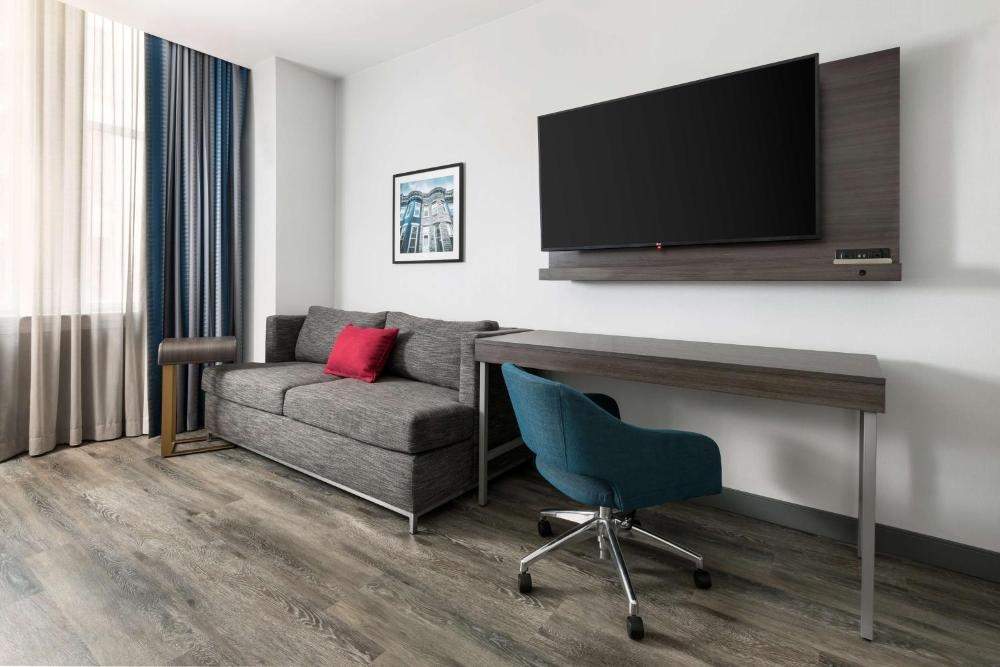 Hampton Inn & Suites Baltimore Inner Harbor Image 35