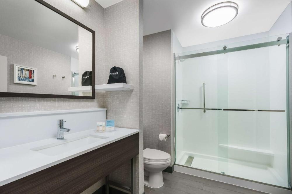 Hampton Inn & Suites Baltimore Inner Harbor Image 43
