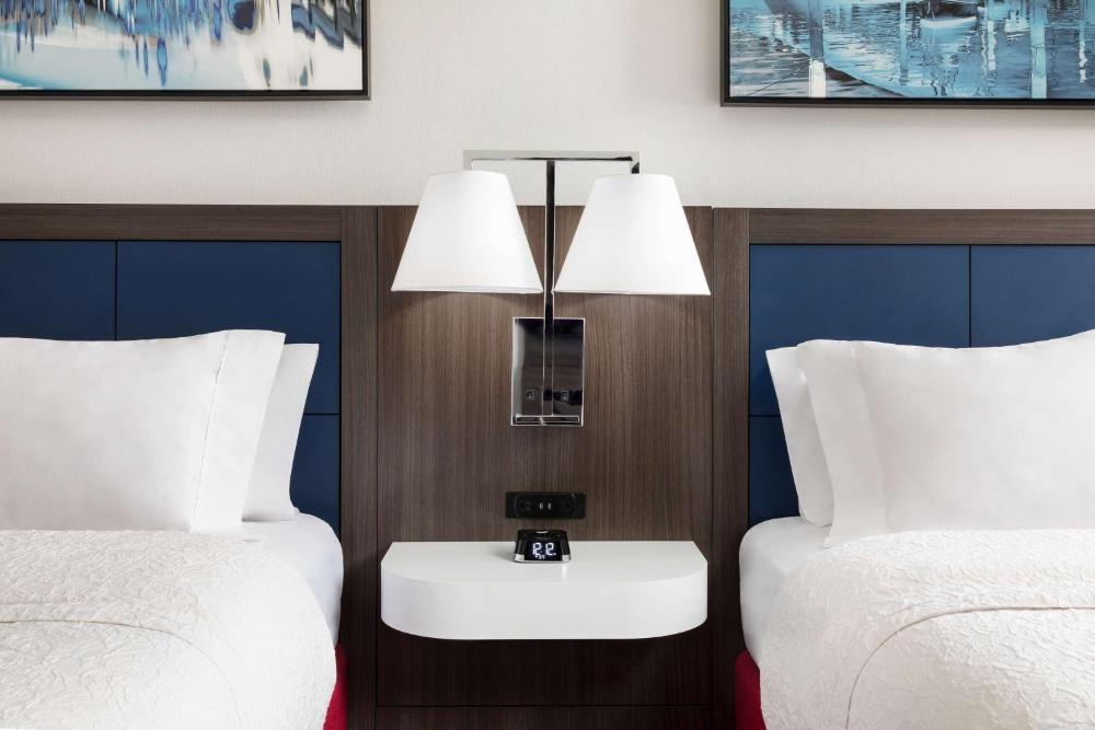 Hampton Inn & Suites Baltimore Inner Harbor Image 7
